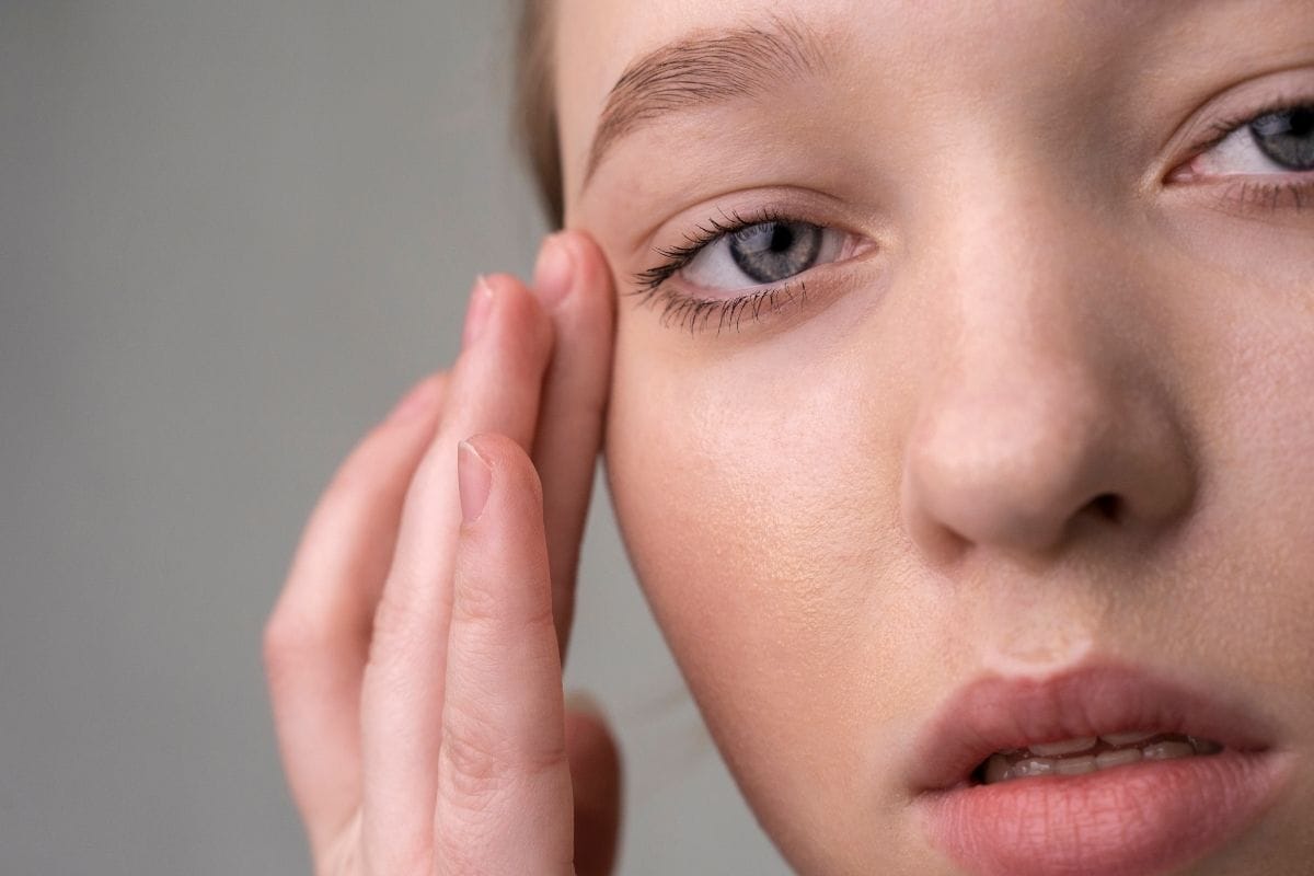 What is Eyelid Swelling, What Causes It and How Is It Treated?